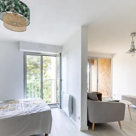 Cosy 31M With Balcony And Sea View! 아파트 *